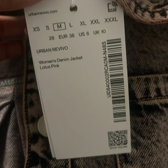 Pink distressed skirt set - Picture 4 of 4